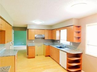 4769 Persimmon Ln, Brunswick, OH 44212