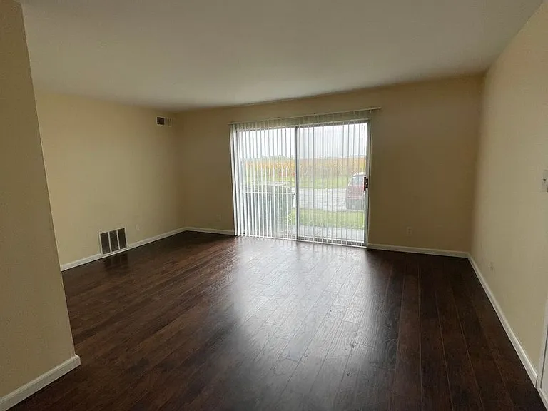 Abbott Acres Apartments — Photo 31