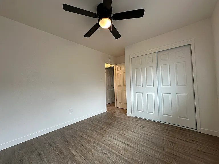 583 Johnston St — Photo 10