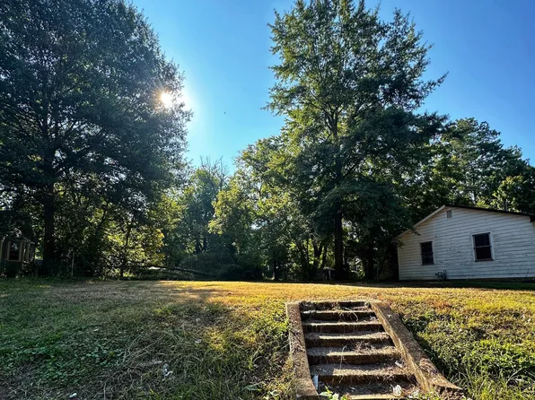 1102 N Royal St, Jackson, TN 38301