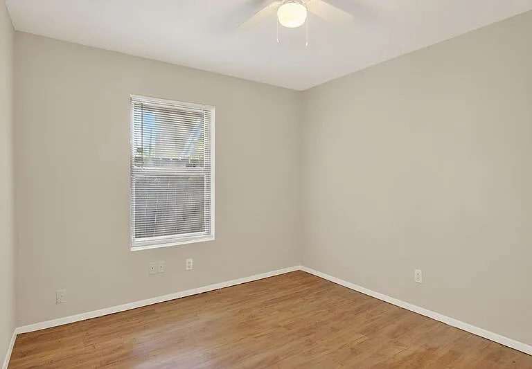609 Trout St — Photo 27
