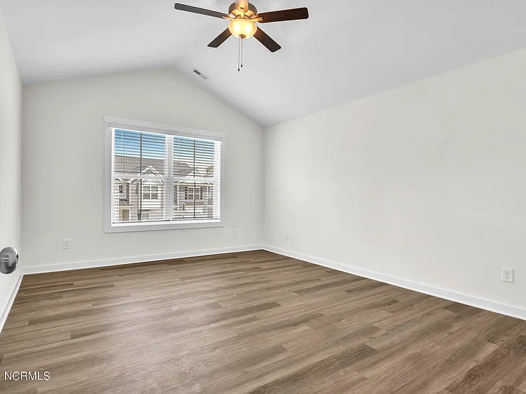 7052 Crew Dr — Photo 19