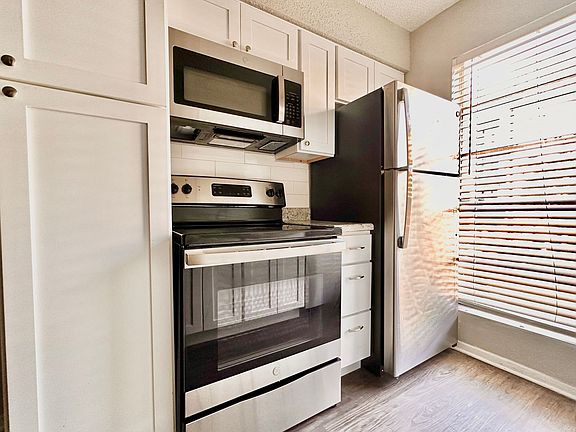 5th image of 2803 Hemphill Park #B109