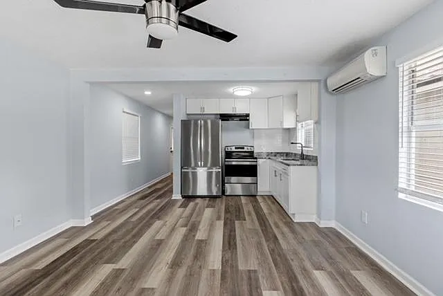 2410 E Columbus Dr — Photo 9