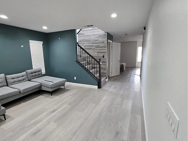 40643 Cartier St — Photo 4