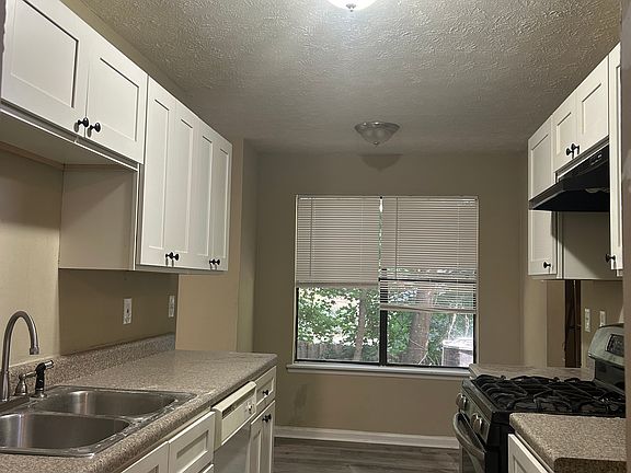 3rd image of 6680 Branch Dr