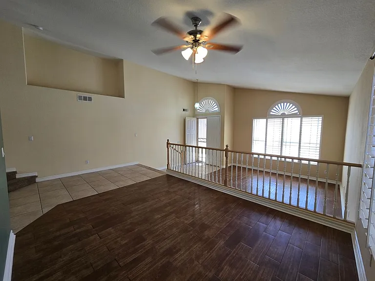 8244 W Gilmore Ave — Photo 5