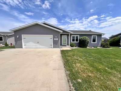 1246 8th Ave NE, Sioux Center, IA, 51250