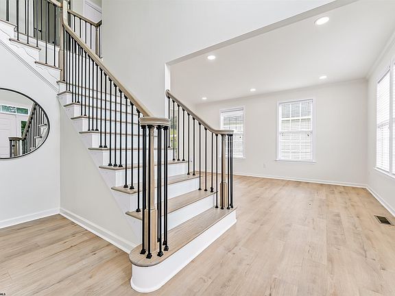 5th image of 448 Blackberry Ridge Dr