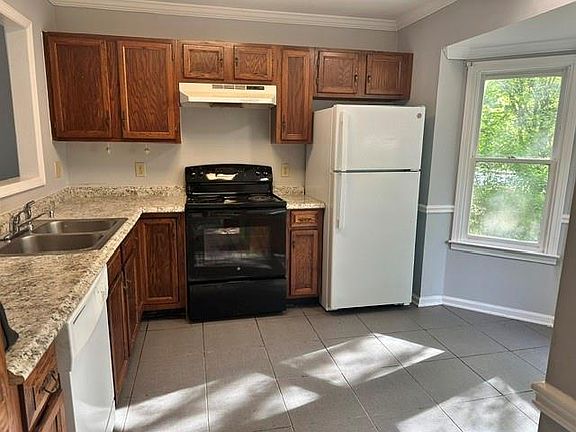 2nd image of 1270 Warsaw Rd