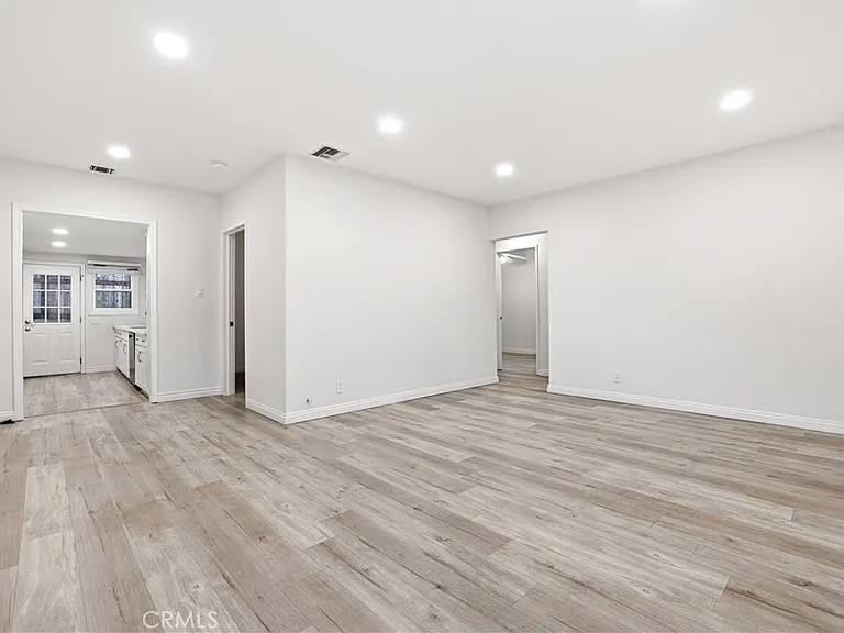 3735 5th Ave — Photo 4