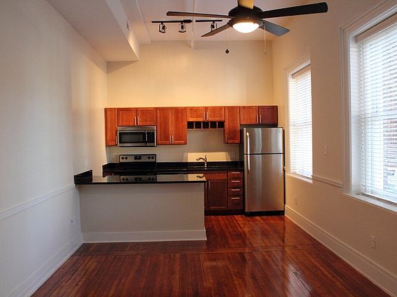 5th image of 214 E Grace St APT 302
