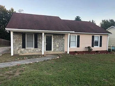 3 bed, 1.5 bath, 1257 sqft, $1,600 — Photo 1