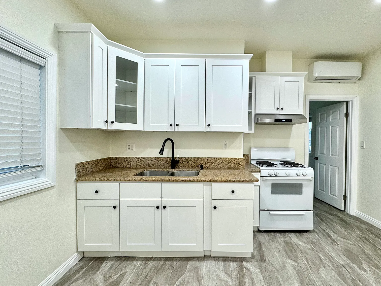 1149 Marietta St — Photo 4