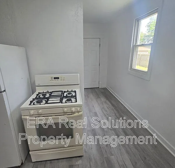 150 S Cypress Ave — Photo 13