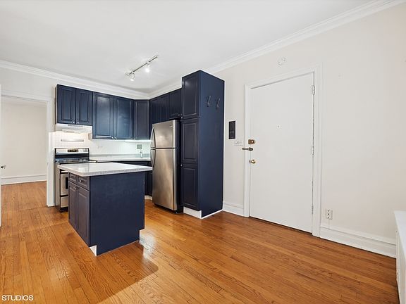 4th image of 434 W Aldine Ave APT 2C