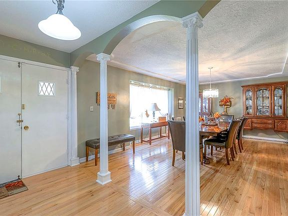 5th image of 8333 Maywood Ave