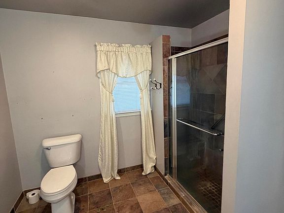 5th image of 8012 Woodbury Dr