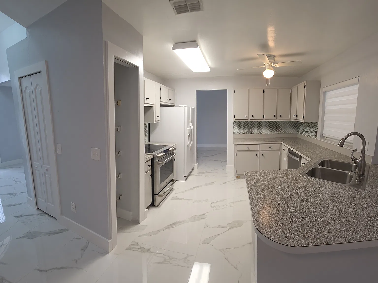 4 bed, 1921 sqft, $2,150 — Photo 4