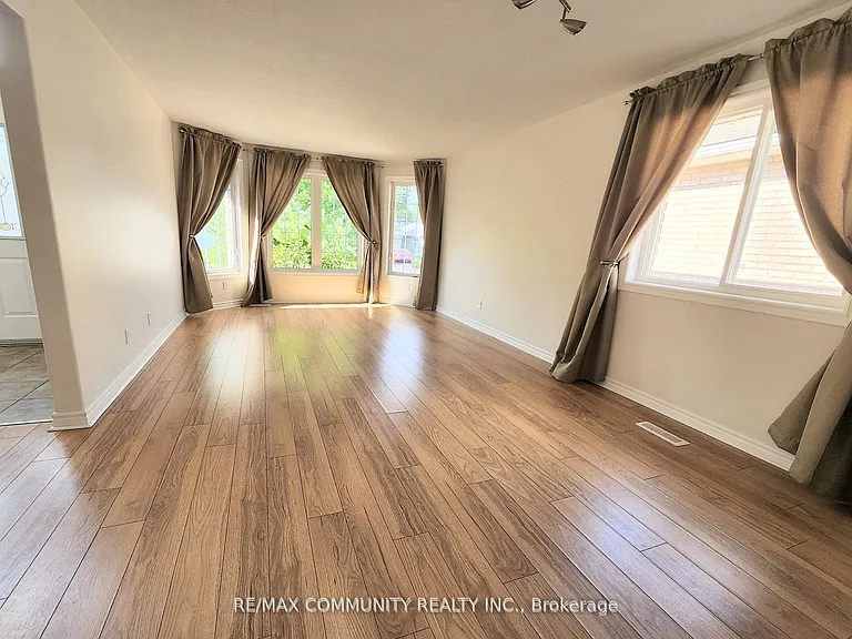 24 Sunshine Ln — Photo 5