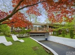 4E Woodland Pl, Great Neck, NY 11021