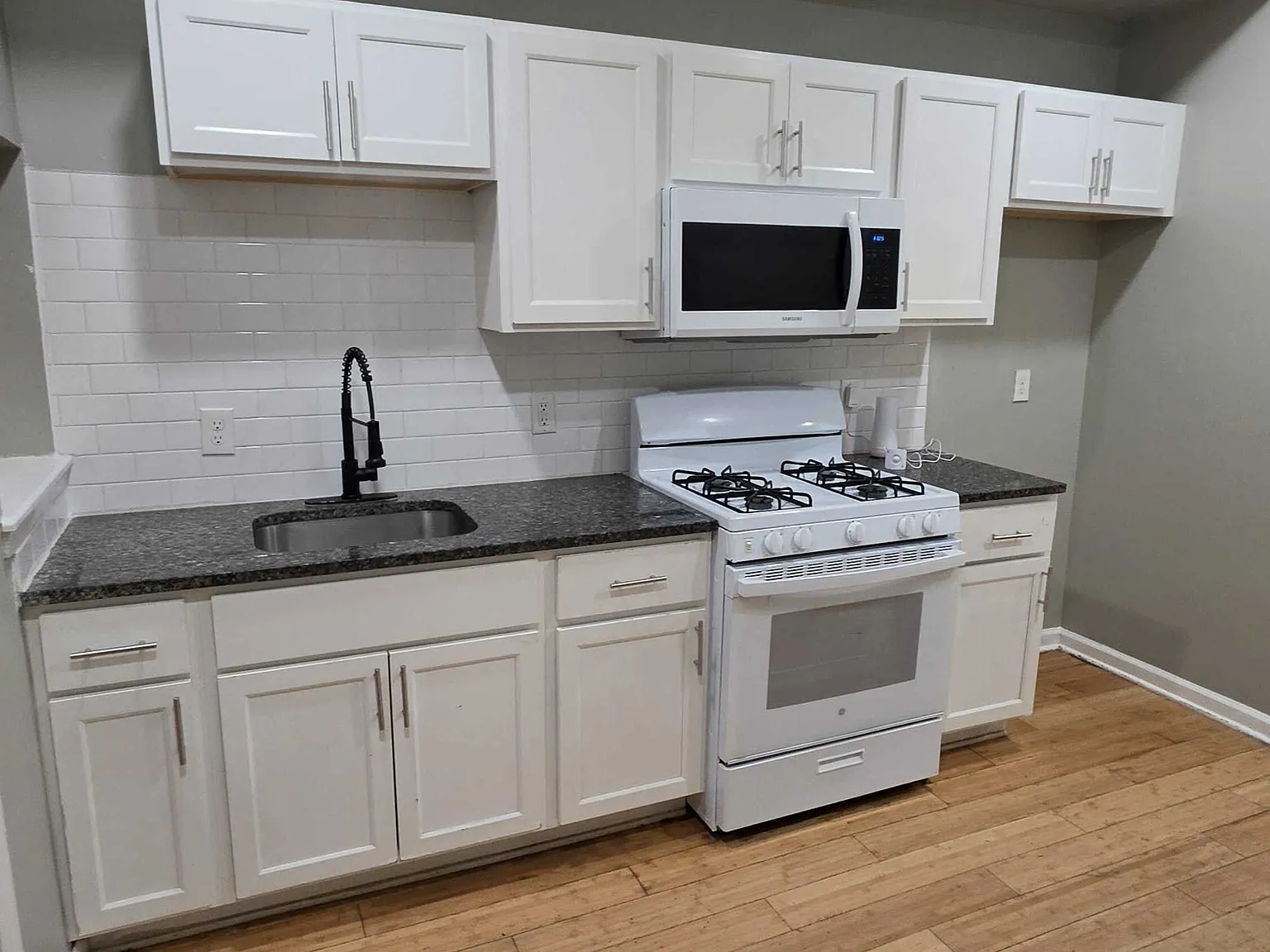 3 bed, $1,500 — Photo 2