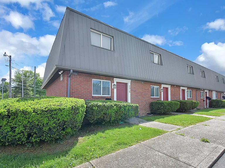 2409 Belcher Dr — Photo 40