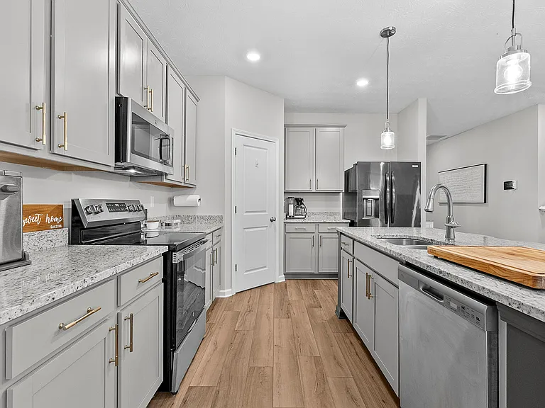 5015 Schaefer Ln — Photo 13