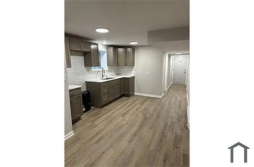 11205 S King Dr Photo 1