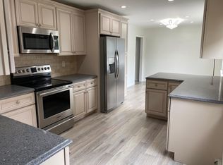 61 Oaktree Ln, Levittown, NY 11756