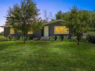 357 Spring Creek Rd, Mount Vernon, IA 52314