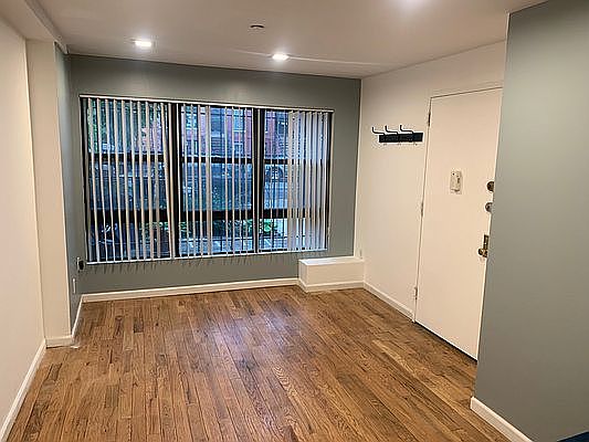 4th image of 548 Pacific St #1