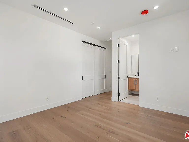5917 Rhodes Ave — Photo 36