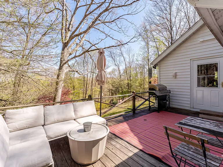 1140 Barrett Cir W — Photo 24