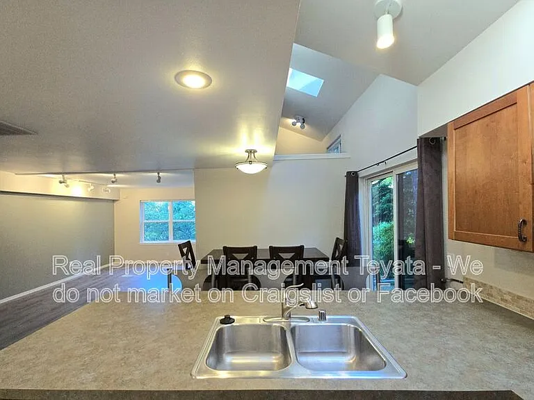 816 20th St #100 — Photo 10