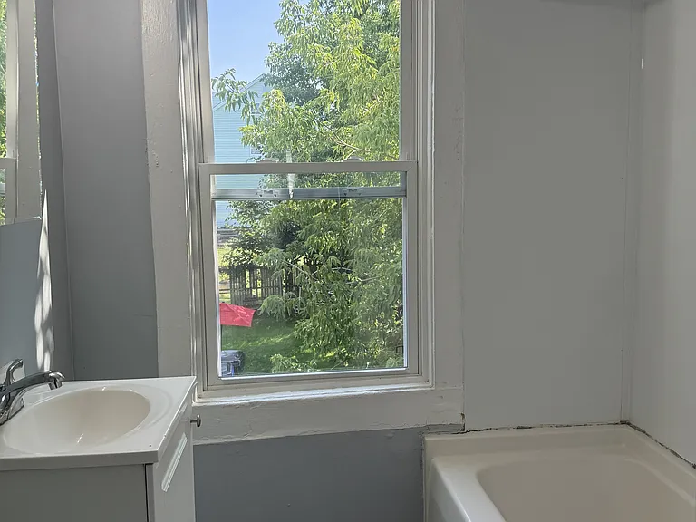 103 Tecumseh St #2 — Photo 10
