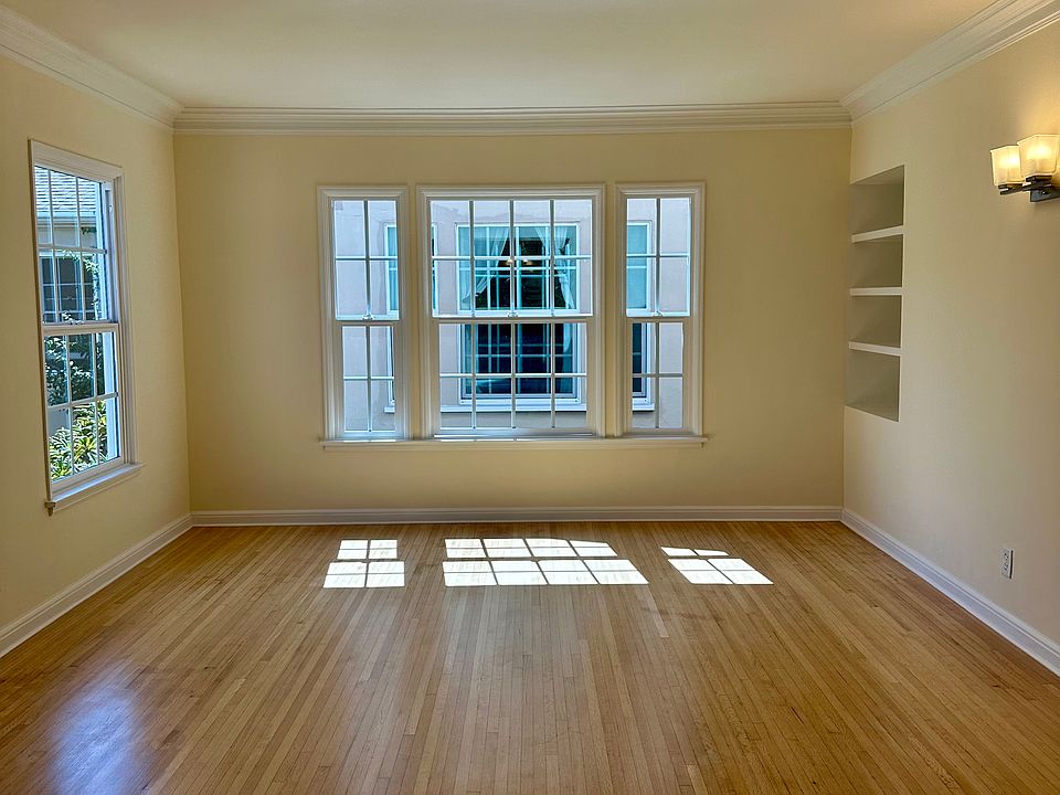Big living area, lots of light coming in