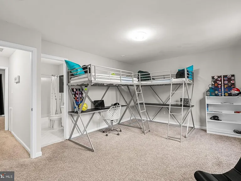 18005 Sunset Lake Ct — Photo 23