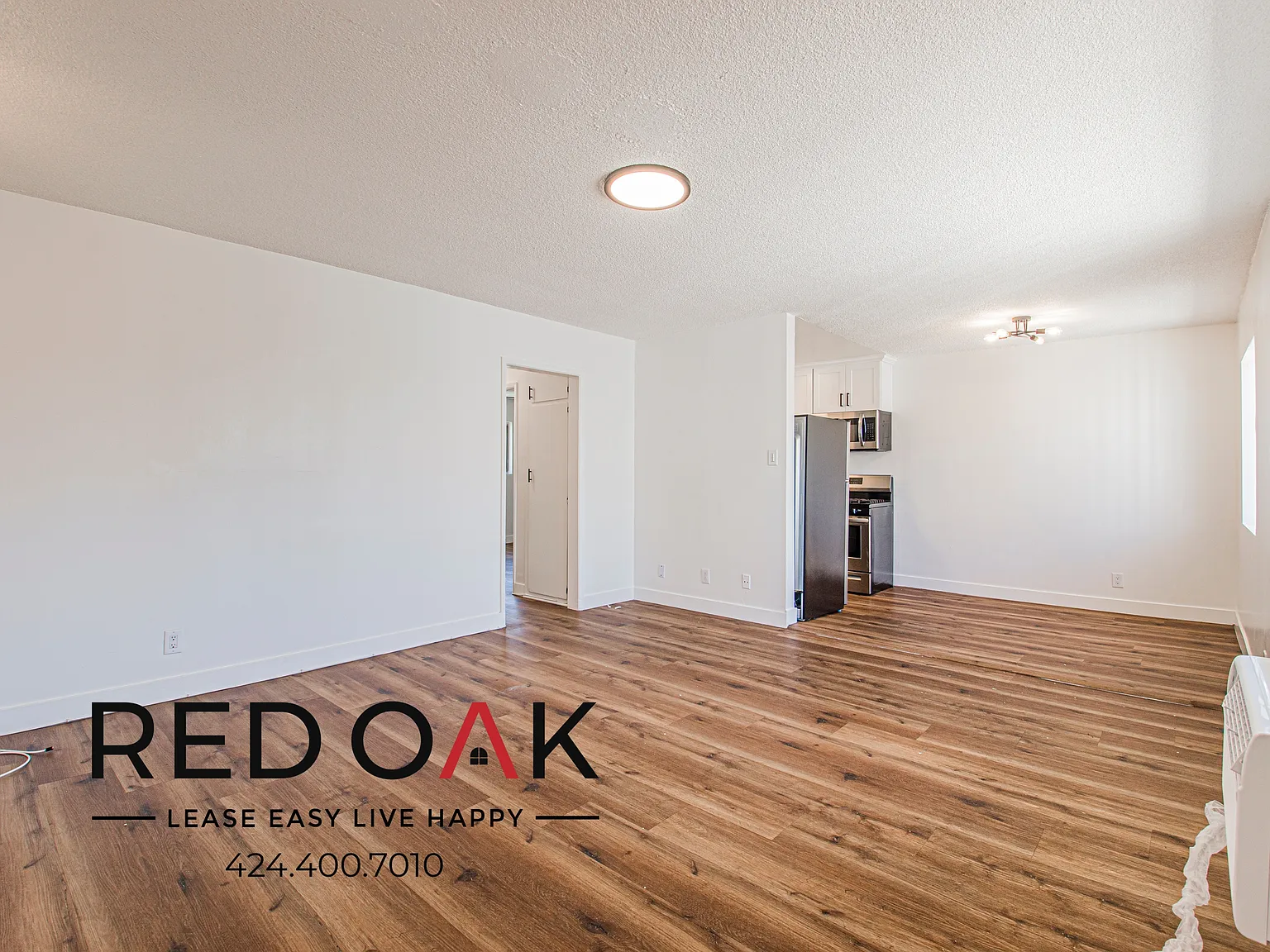 ~6 Weeks FREE~ Spacious Two Bedroom with On-Site Laundry and Included Parking ~ In Prime Arlingto... — Photo 3