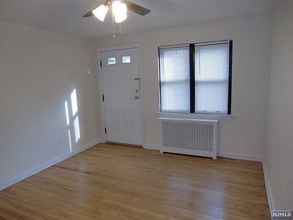 5th image of 482 Broad Ave #4