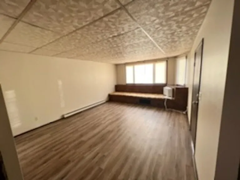 117 N Church St — Photo 2