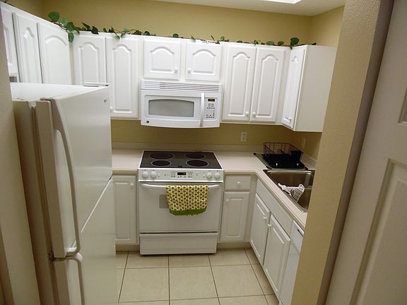 3rd image of 3730 Cadbury Cir APT 514