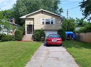 15 Robert St, Babylon, NY 11702