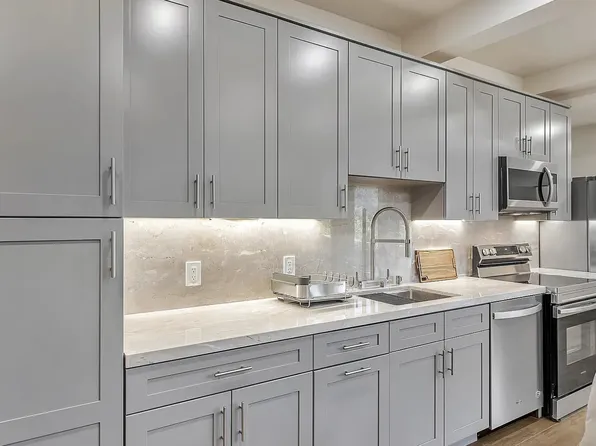 22551 Mount Eden Rd #B, Saratoga, CA 95070