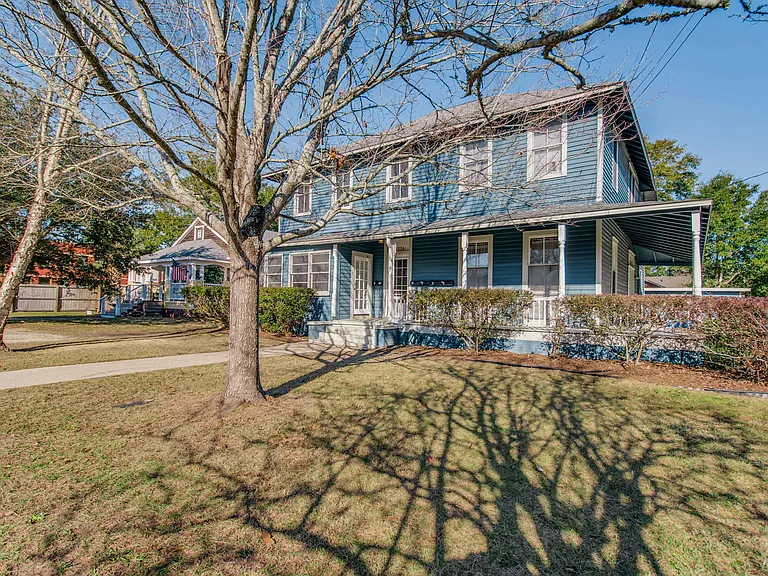 1224 E Strong St — Photo 2