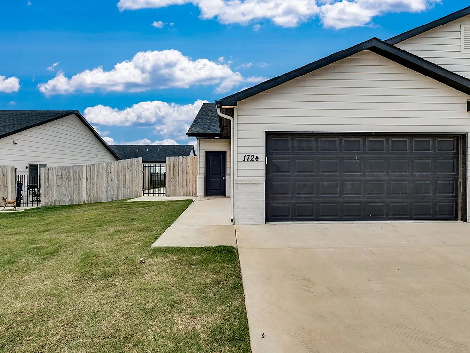 2312 E Cheyenne Ct