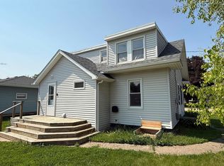 2302 S Madison Ave, Mason City, IA 50401