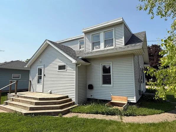 2302 S Madison Ave, Mason City, IA 50401