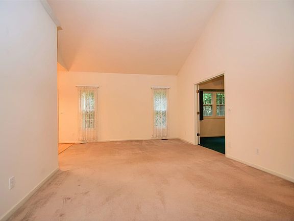 4th image of 2122 Woodland Estates Dr