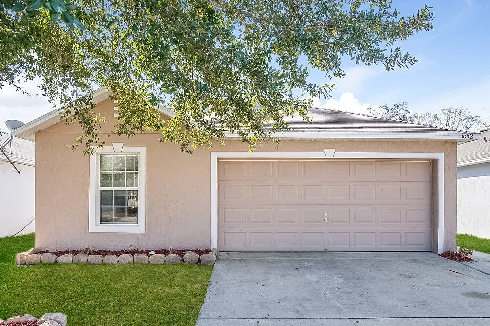 3 bed, 2.0 bath, 1432 sqft, $1,810 — Photo 1